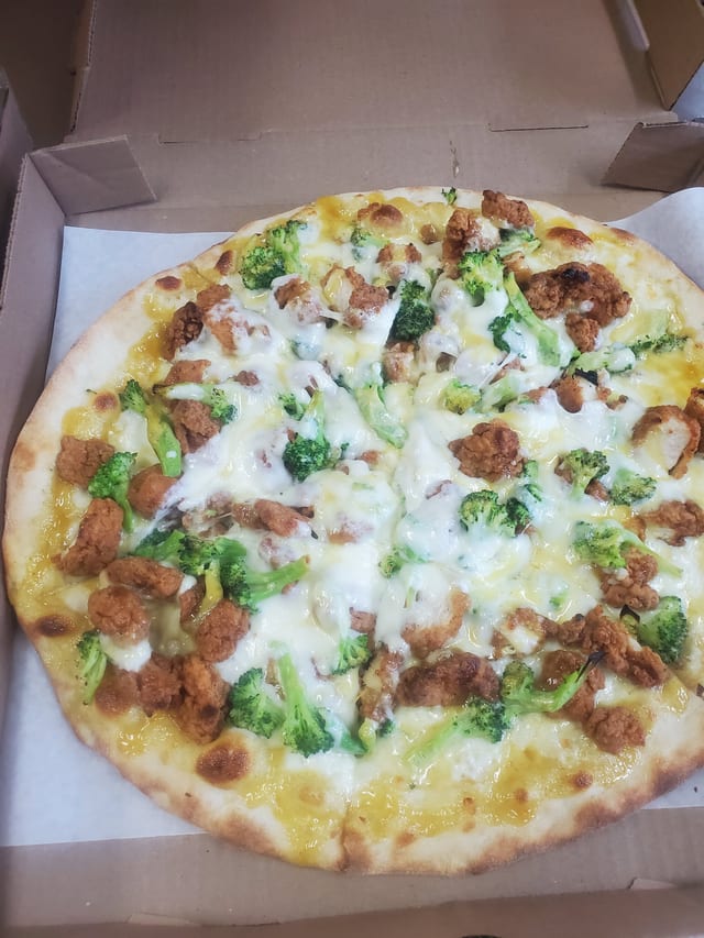 Crispy Chicken Pizza.